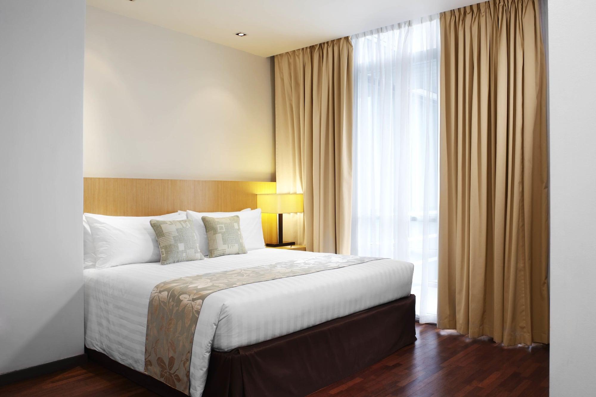 Parkroyal Serviced Suites Kuala Lumpur Exterior foto A bedroom with curtains
