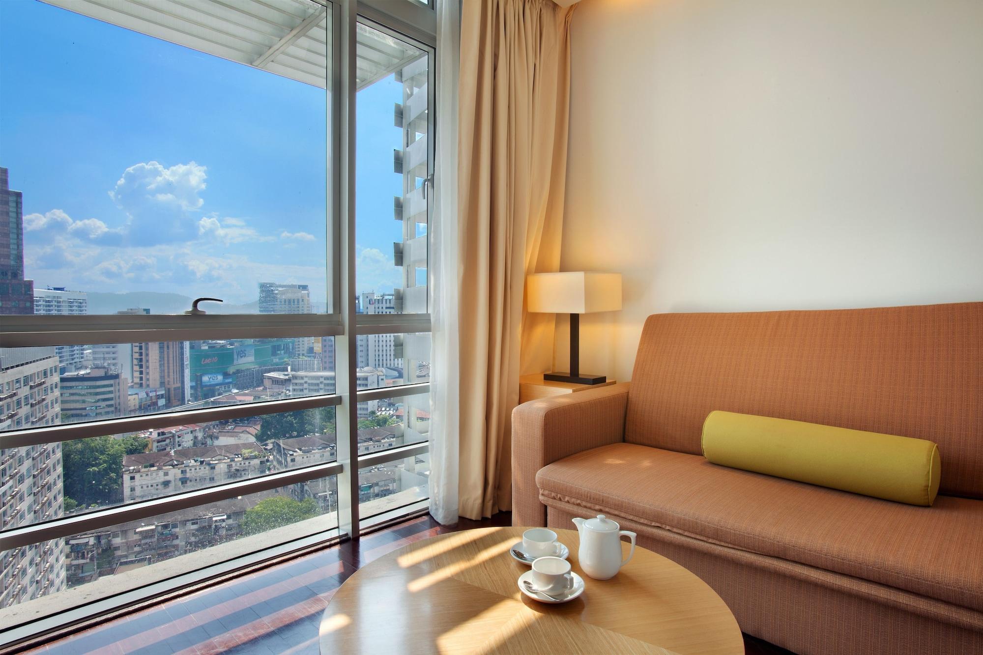 Parkroyal Serviced Suites Kuala Lumpur Exterior foto A living room in a hotel