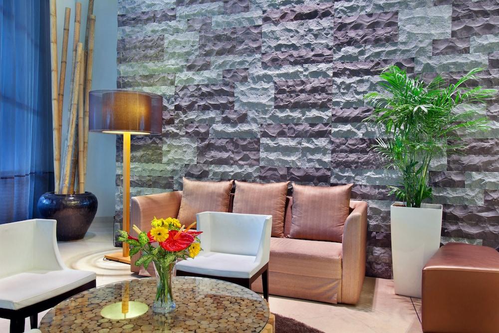 Parkroyal Serviced Suites Kuala Lumpur Exterior foto Interior of the hotel