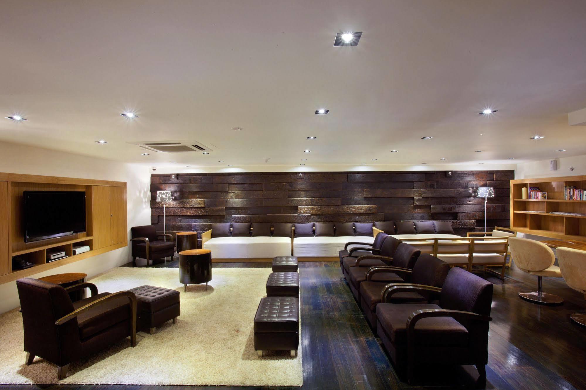 Parkroyal Serviced Suites Kuala Lumpur Exterior foto The interior of the lounge