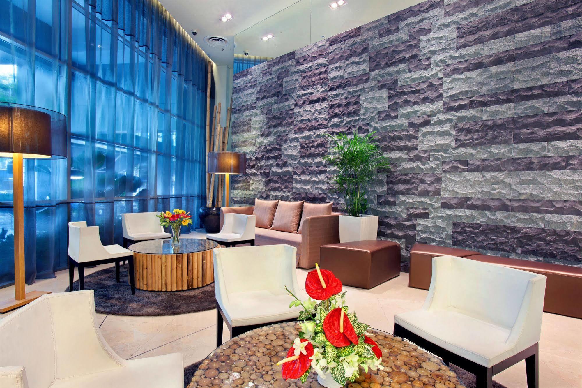 Parkroyal Serviced Suites Kuala Lumpur Interior foto The lobby of the hotel
