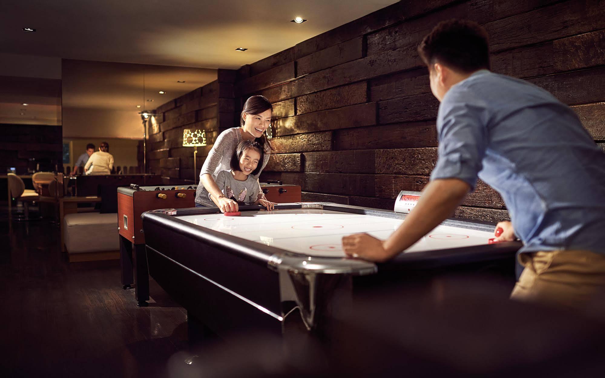 Parkroyal Serviced Suites Kuala Lumpur Exterior foto Air hockey