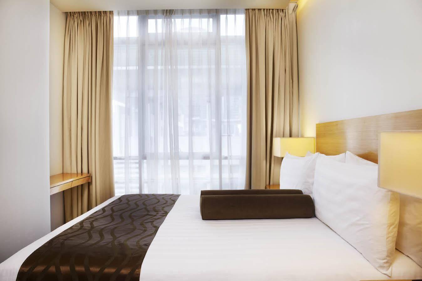 Parkroyal Serviced Suites Kuala Lumpur Exterior foto A bedroom at the hotel